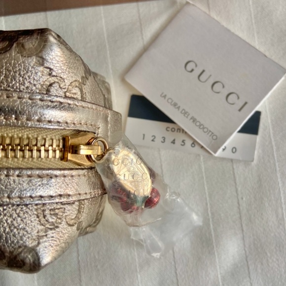 GUCCI toiletry bag, luxurious metallic leather 
Perfect gift for you or gifting - Picture 4 of 14